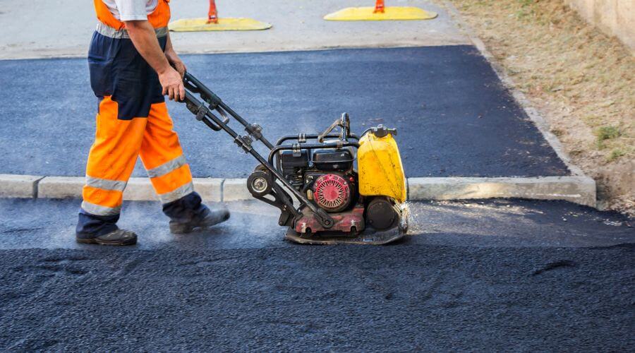 Professional gutter cleaning in Dumont, NJ